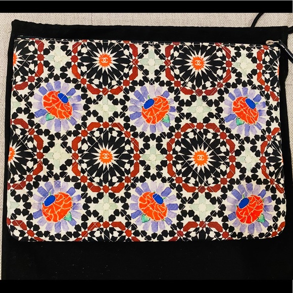 SOLD 🌟Chanel Limited Edition Dubai Cruise Clutch - Picture 11 of 15